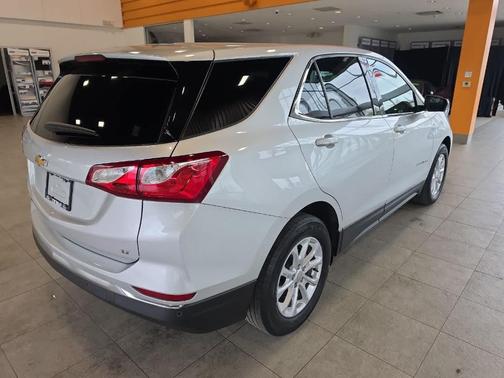Silver Ice Metallic 2020 Chevrolet Equinox 2LT