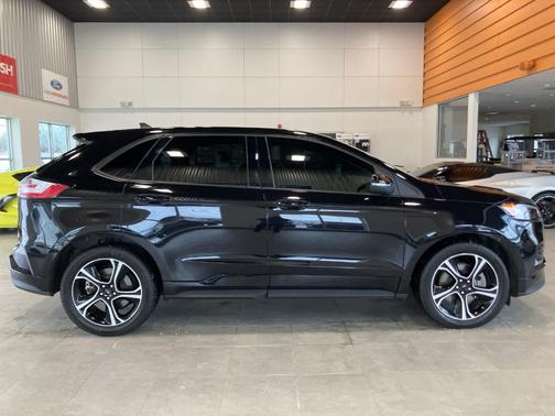 2021 Ford Edge ST