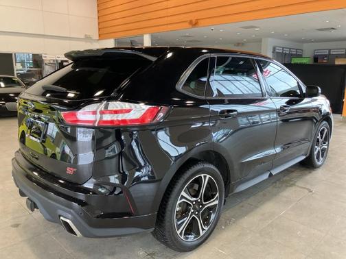 2021 Ford Edge ST