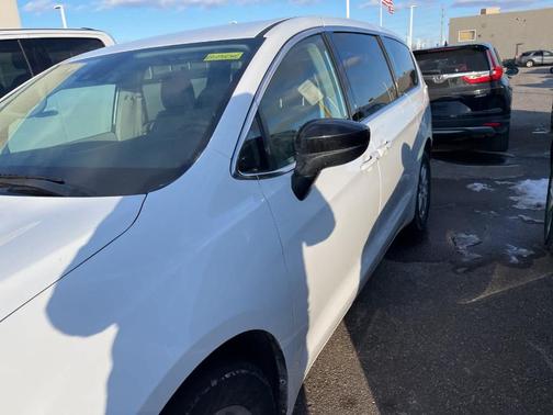 2024 Chrysler Voyager LX