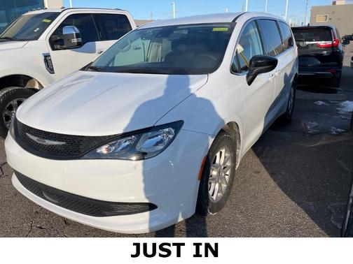 2024 Chrysler Voyager LX