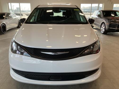 2024 Chrysler Voyager LX