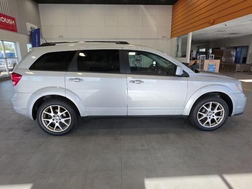 Bright Silver Metallic 2011 Dodge Journey Crew