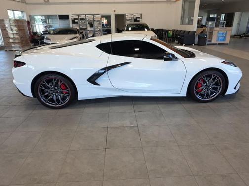 Arctic White 2024 Chevrolet Corvette Stingray w/1LT