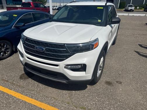 Star White 2023 Ford Explorer XLT