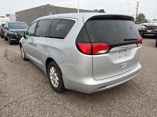 2022 Chrysler Voyager LX