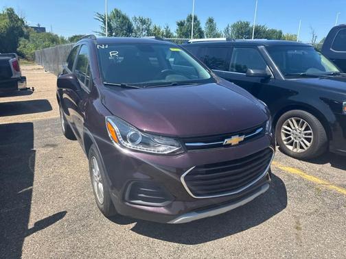Black Cherry Metallic 2022 Chevrolet Trax LT