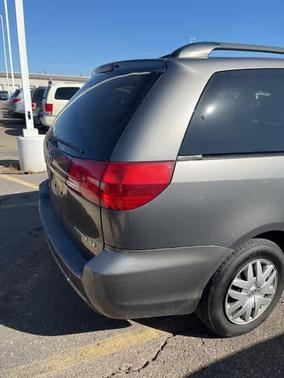 2004 Toyota Sienna LE
