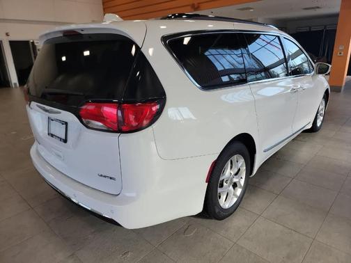 Bright White Clearcoat 2020 Chrysler Pacifica Limited