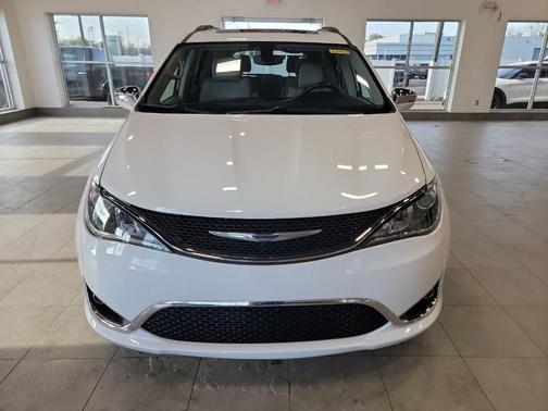 Bright White Clearcoat 2020 Chrysler Pacifica Limited
