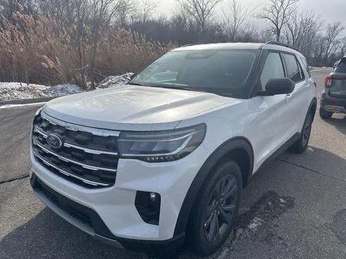 Star White 2026 Ford Explorer Active