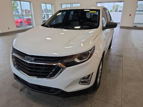 Summit White 2018 Chevrolet Equinox LS