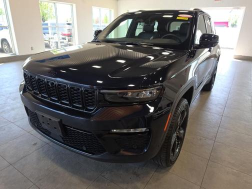 Midnight Sky 2024 Jeep Grand Cherokee Limited