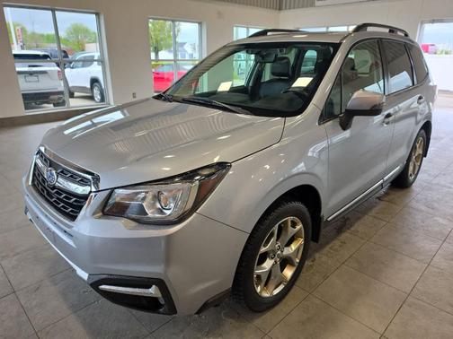 Ice Silver Metallic 2017 Subaru Forester 2.5i Touring
