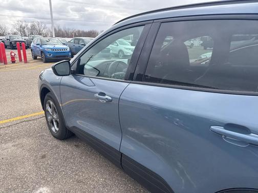 2025 Ford Escape ST-Line Select