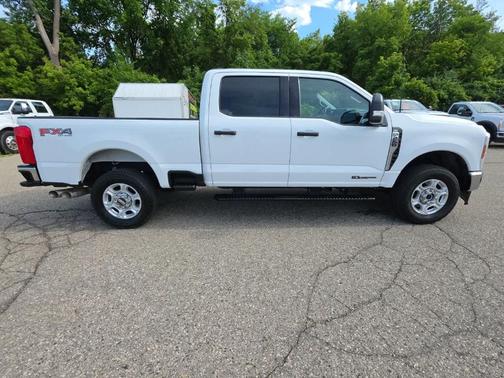 Oxford White 2025 Ford F-250 XLT
