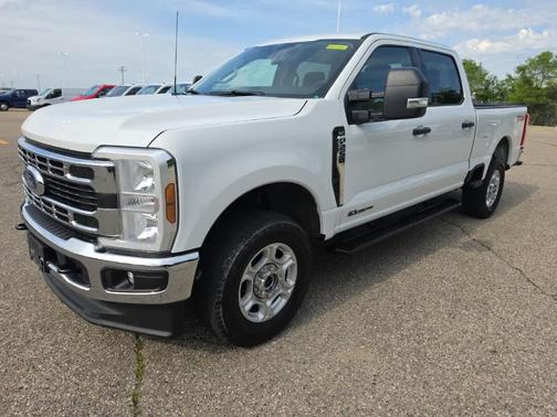 Oxford White 2025 Ford F-250 XLT