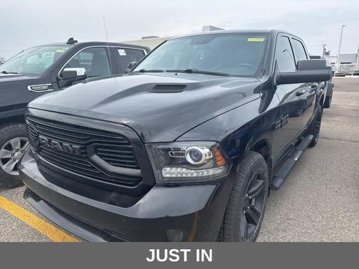 Brilliant Black Crystal Pearl 2018 RAM 1500 Sport