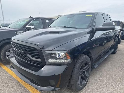 Brilliant Black Crystal Pearl 2018 RAM 1500 Sport