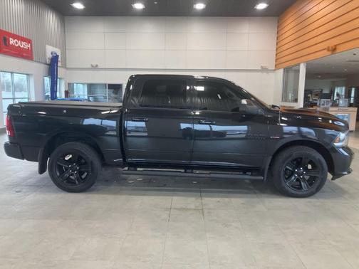 Brilliant Black Crystal Pearl 2018 RAM 1500 Sport