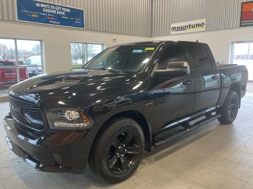 Brilliant Black Crystal Pearl 2018 RAM 1500 Sport