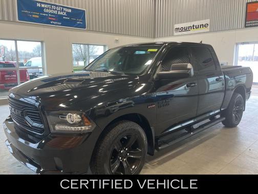 Brilliant Black Crystal Pearl 2018 RAM 1500 Sport