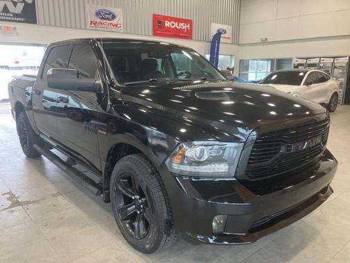 Brilliant Black Crystal Pearl 2018 RAM 1500 Sport