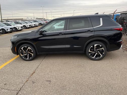2024 Mitsubishi Outlander SE