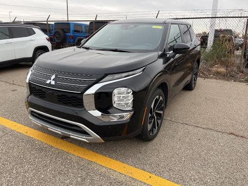 2024 Mitsubishi Outlander SE