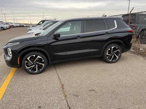 2024 Mitsubishi Outlander SE