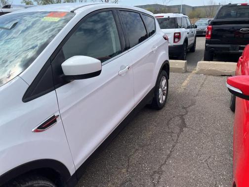 Oxford White 2019 Ford Escape SE
