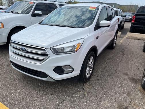 Oxford White 2019 Ford Escape SE
