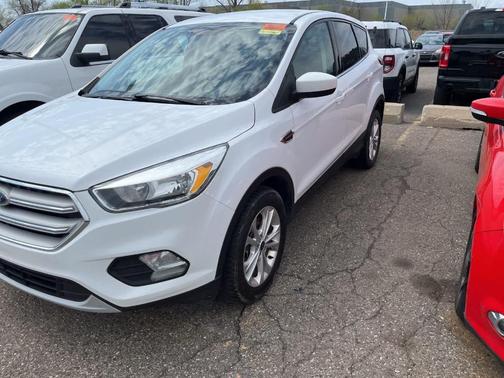Oxford White 2019 Ford Escape SE