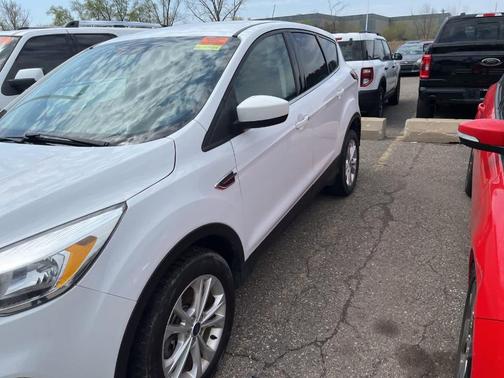 Oxford White 2019 Ford Escape SE