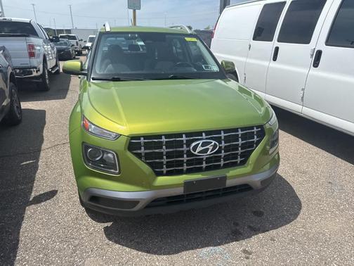 Apple Green 2023 Hyundai VENUE SEL