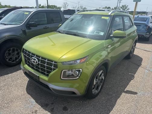 Apple Green 2023 Hyundai VENUE SEL