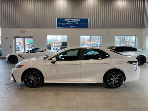 2024 Toyota Camry SE