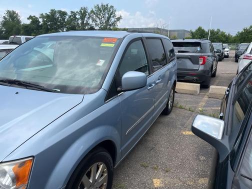 2013 Chrysler Town & Country Touring
