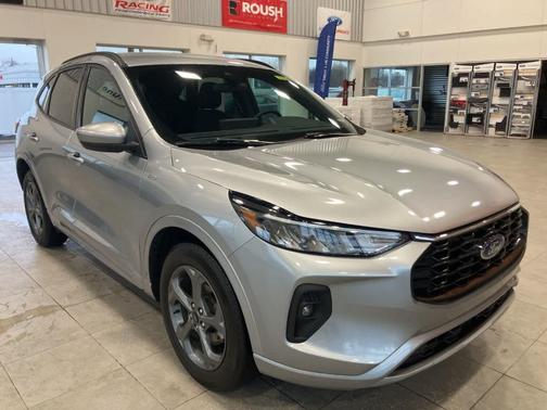 Iconic Silver Metallic 2023 Ford Escape ST-Line Select