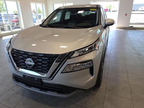 Brilliant Silver Metallic 2022 Nissan Rogue SV