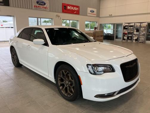 2016 Chrysler 300 S