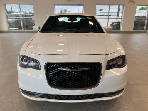 2016 Chrysler 300 S