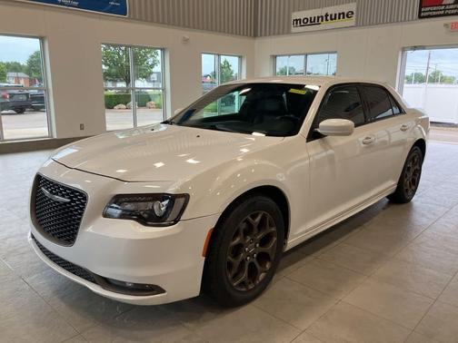 2016 Chrysler 300 S