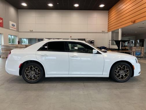 2016 Chrysler 300 S