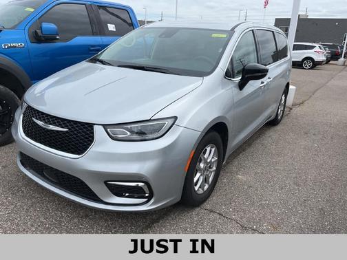 2024 Chrysler Pacifica Touring-L