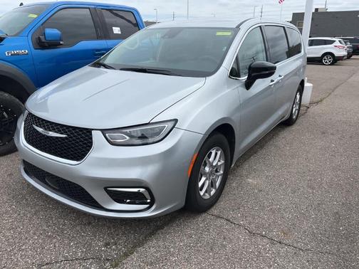 2024 Chrysler Pacifica Touring-L