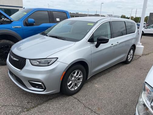 2024 Chrysler Pacifica Touring-L