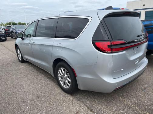 2024 Chrysler Pacifica Touring-L