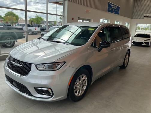 2024 Chrysler Pacifica Touring-L