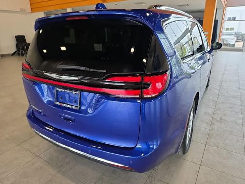 Ocean Blue Metallic 2021 Chrysler Pacifica Touring-L